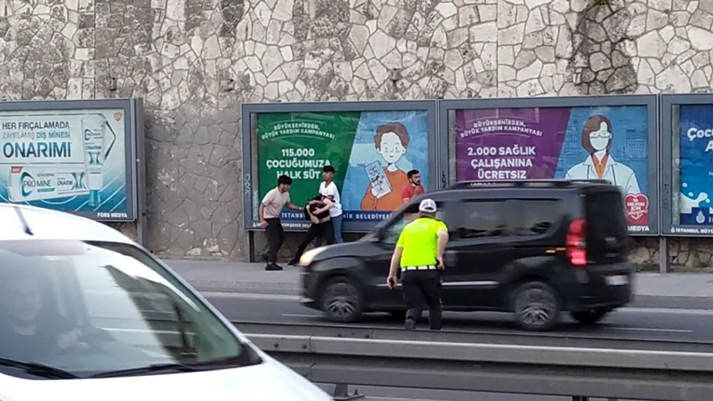 (Özel) Tuvalet sırasında kavga çıktı, yumruklar tekmeler havada uçuştu 