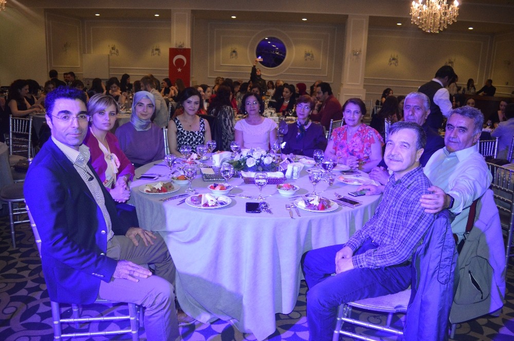 Özel Ümit’ten hemşirelere özel kutlama 