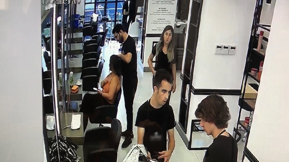 (Özel) Ünlülerin güzellik merkezinde akıl almaz olay kamerada 