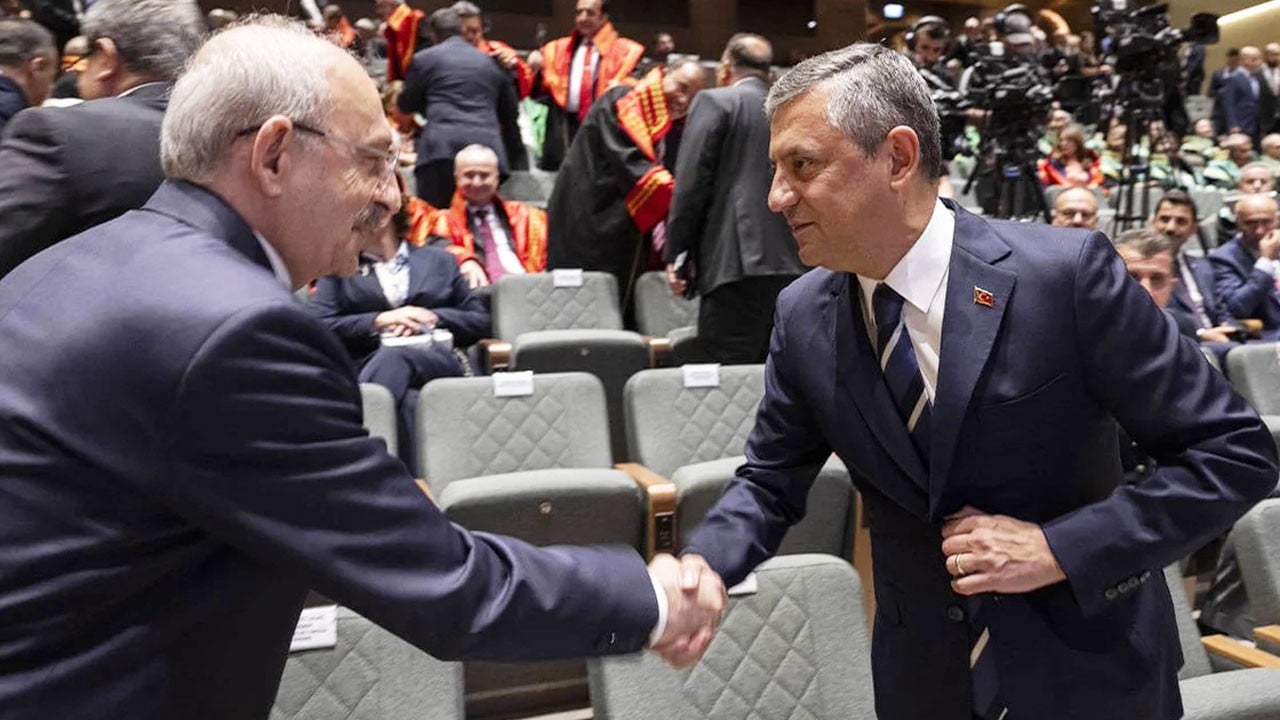 Koltuk kavgası bitti, işler değişti! Özel ve Kılıçdaroğlu'ndan samimi selamlaşma
