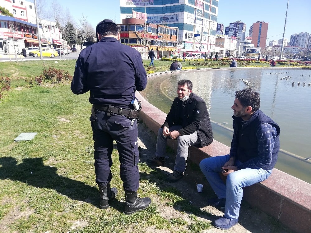 (Özel) Yasağa rağmen havuz kenarında oturan adamdan ilginç savunma 