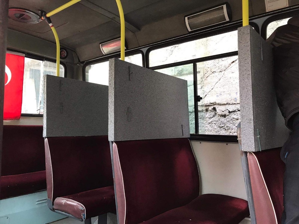 (Özel) Yolcu minibüsünde korona virüse karşı bölmeli önlem 
