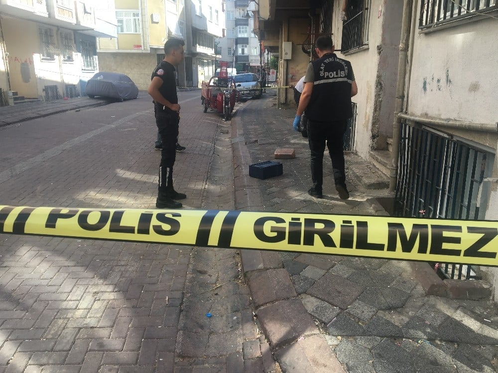(Özel) Zeytinburnu’nda alacak verecek kavgası kanlı bitti 