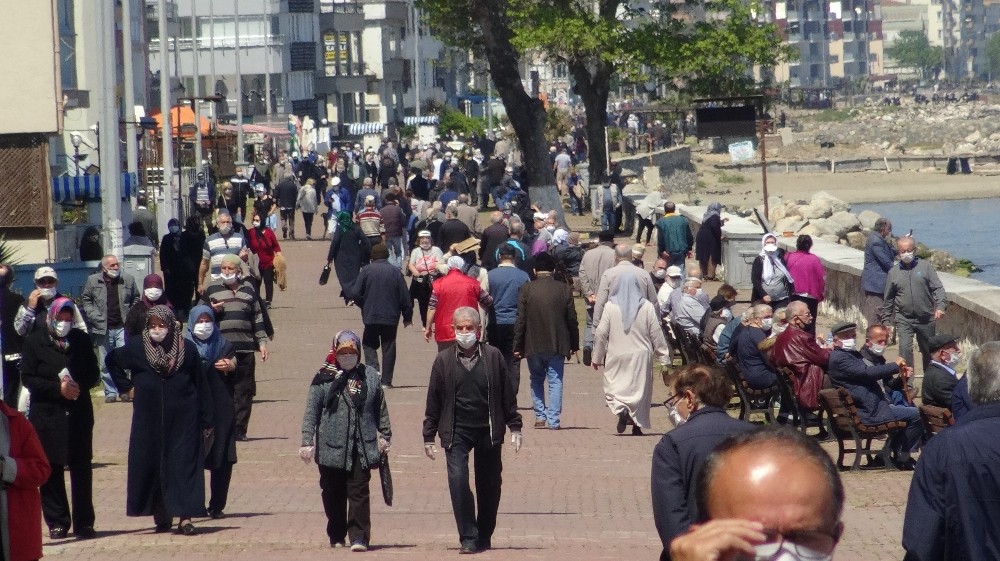 (Özel)Bursa’da sahiller 65 yaş vatandaşlarla doldu taştı 