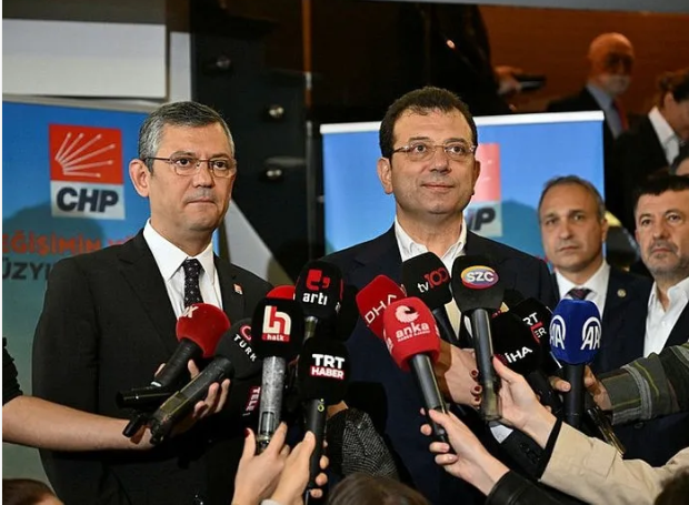 Özel’in ipi İmamoğlu’nun elinde! ‘Baba'yı yedi sıra 'kardeş'te