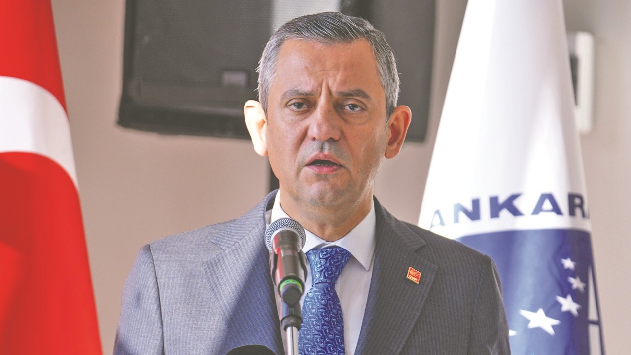 Özel’in terörist aşkı bitmiyor