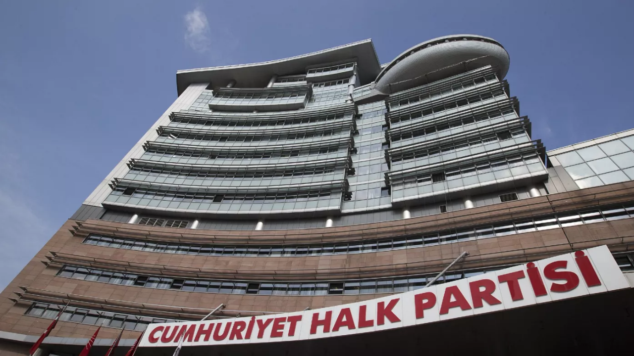 Özgür Özel eleştirisi ipleri kopardı! CHP’de bir ihraç daha