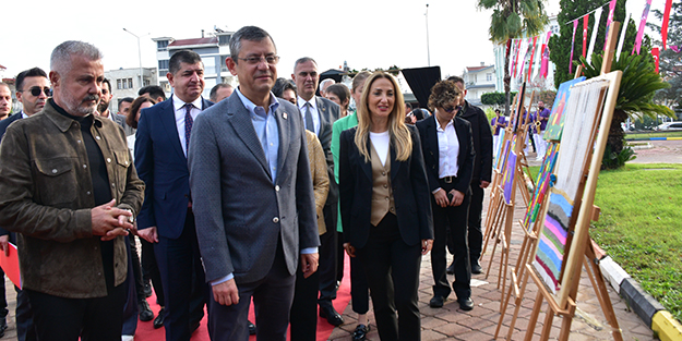 Özgür Özel ilan etti! CHP yerel seçimlerdeki ilk adayını açıkladı