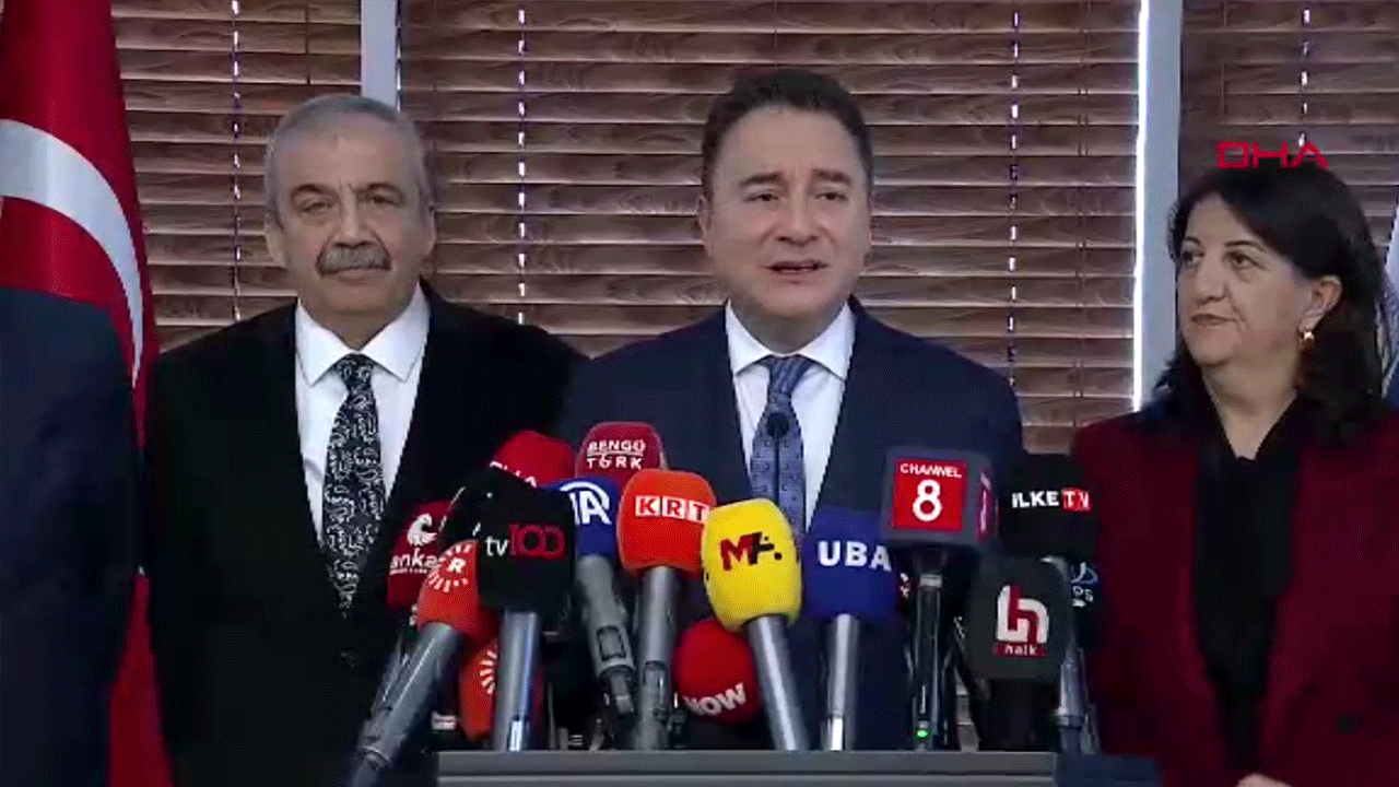 Özgür Özel ile karıştırdı! Ali Babacan’dan Sırrı Süreyya gafı