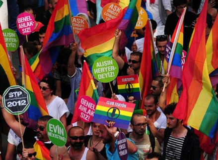 Özgür Özel onları çok sevindirdi! LGBT'ye bakanlık sözü: 'Kadın ve Cinsiyet Eşitliği Bakanlığı' kuracağız