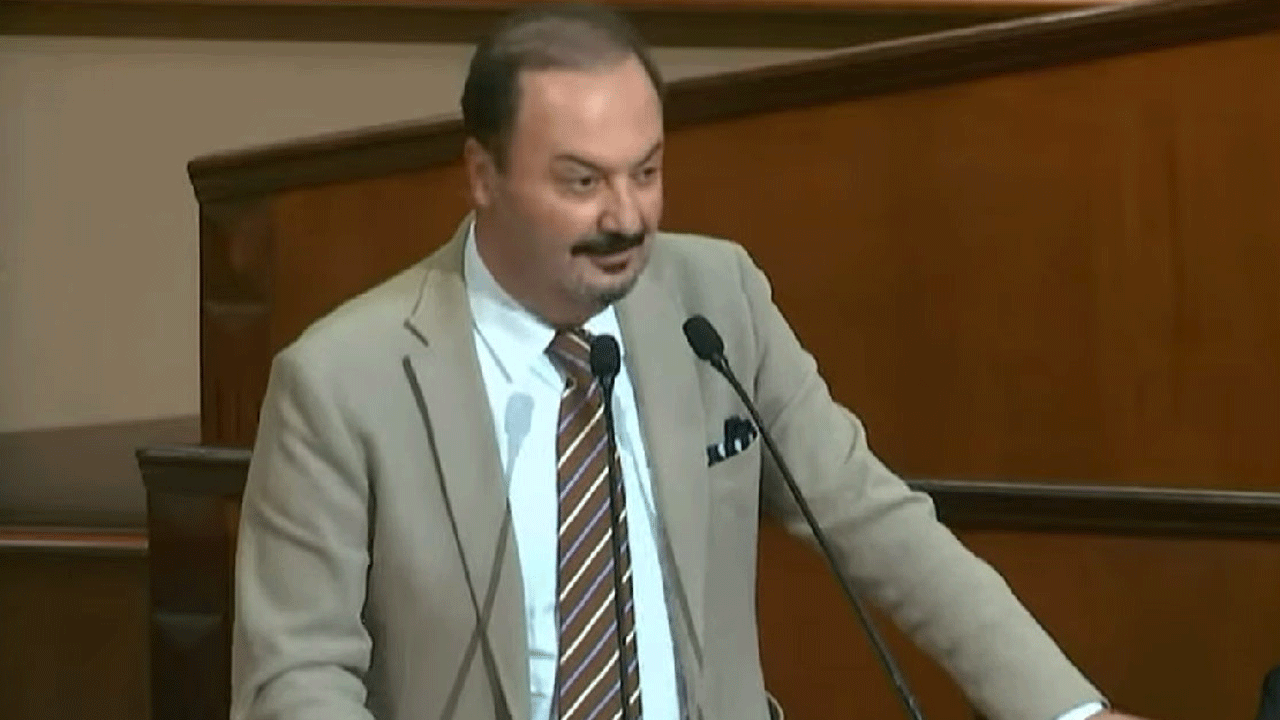 Özgür Özel "Onu partide tutan "Namussuz Şerefsiz" demişti! CHP’nin İBB meclis üyesi CHP’den istifa etti