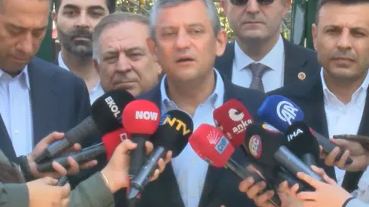 Özgür Özel, Sırrı Süreyya Önder'in sırrı açıkladı! Cumhuriyet Şarkısı'nın Senaryosunu o yazdı