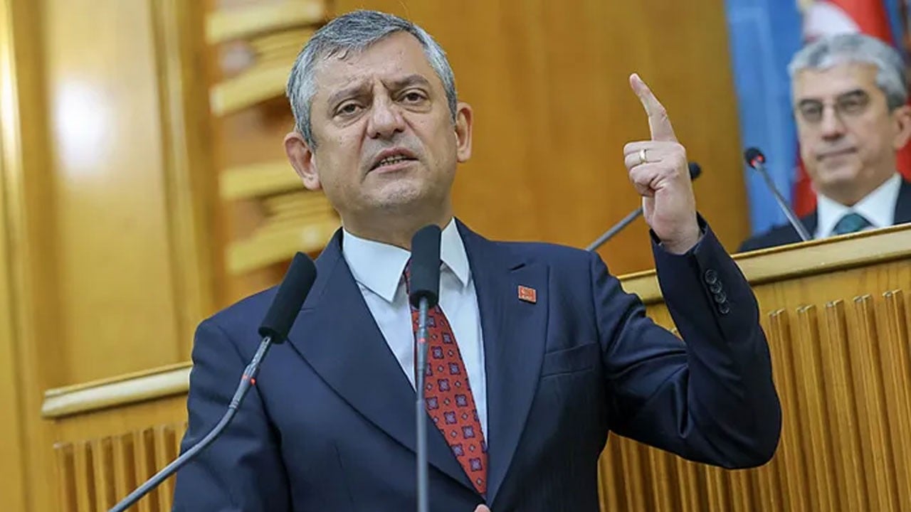 Özgür Özel ve 90 vekil CHP’den istifa etti