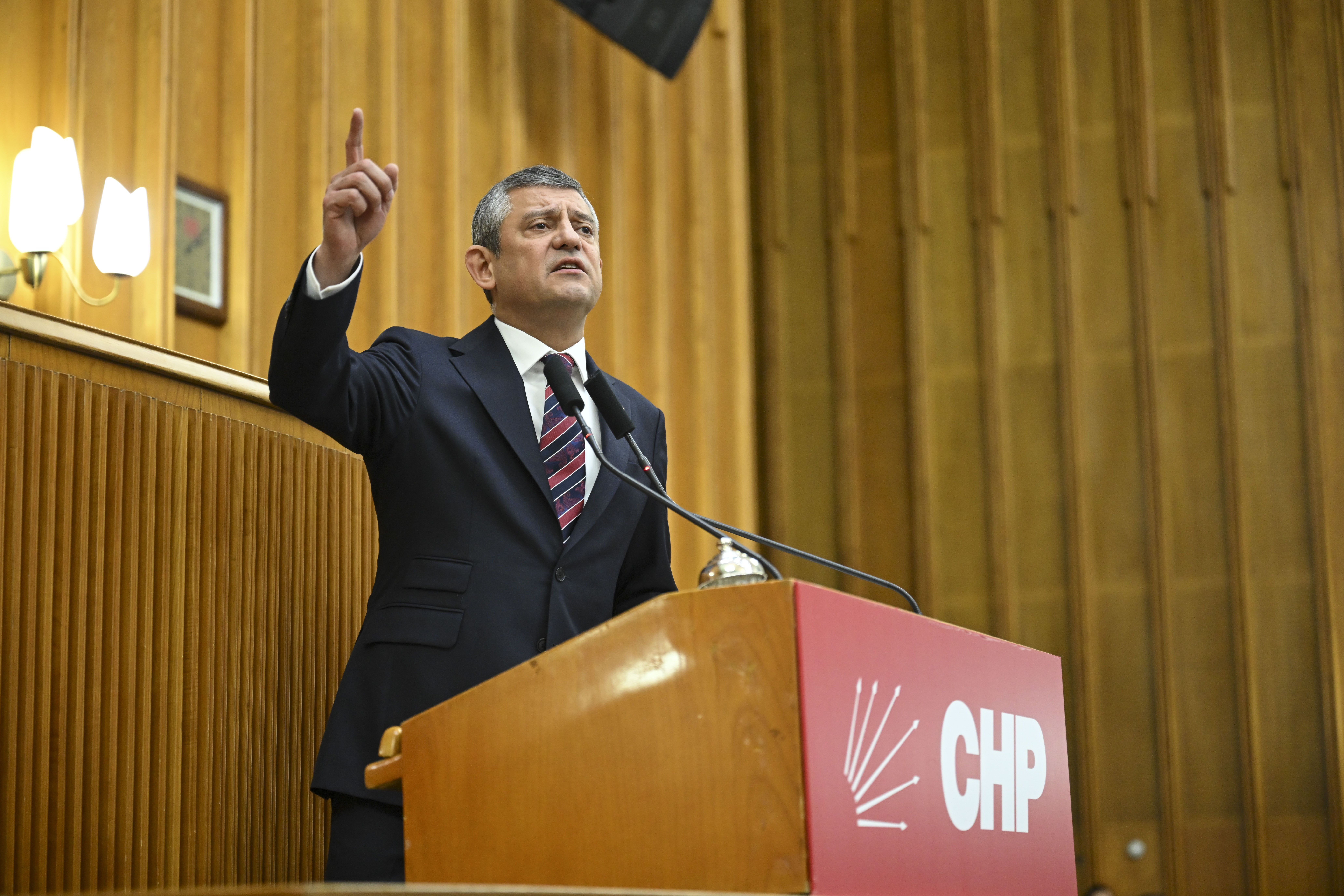 Özgür Özel ve ekibi, iç cephe için tehdit