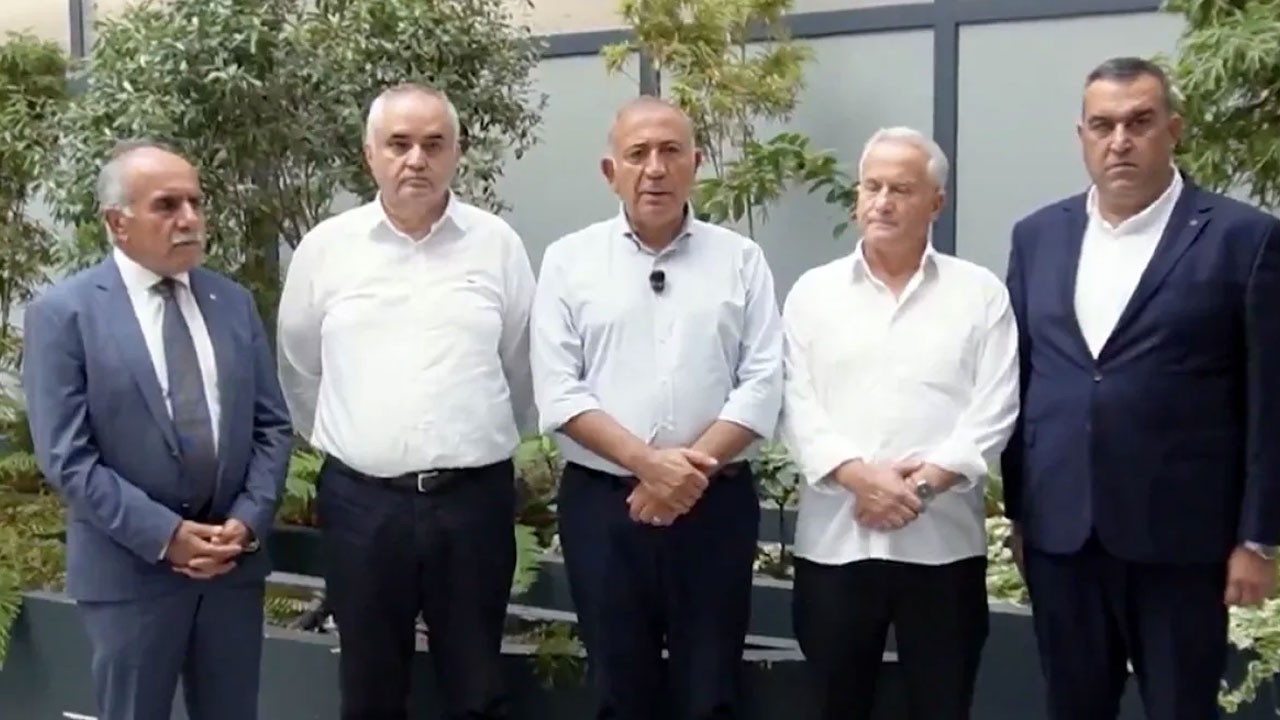 Özgür Özel ve şürekasını takan yok! "Göreve başladık" diyen Gürsel Tekin ekibini tanıttı