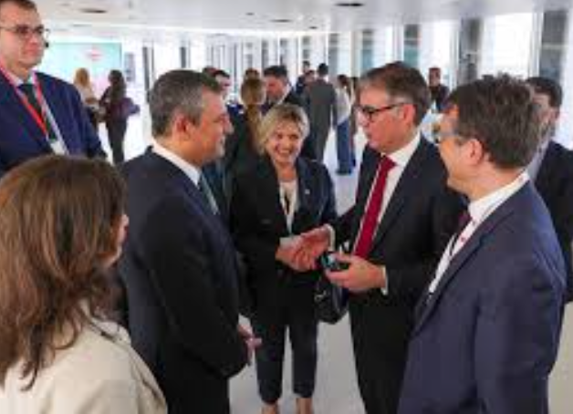 Özgür Özel yine sınırları aştı! Milli İradeye "Otoriter" İftirası!