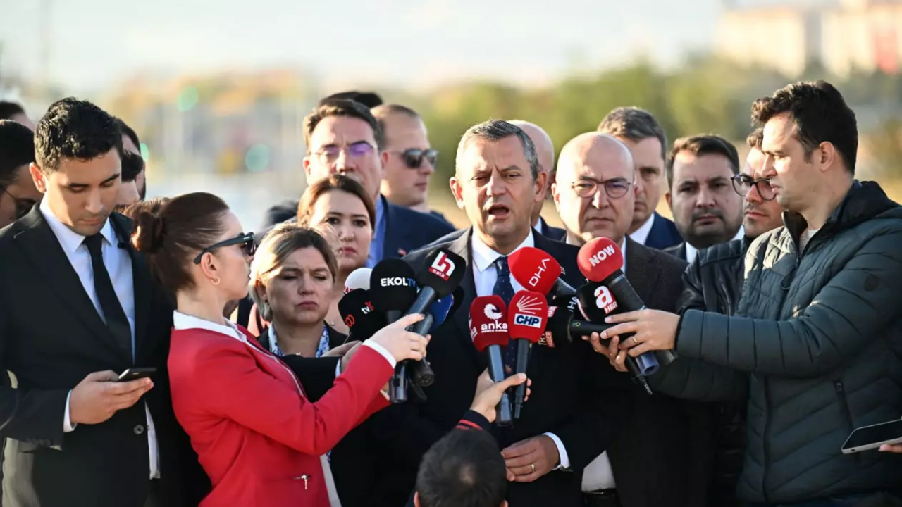 Özgür Özel’den yeni Öcalan çıkışı: Çağrıyı oradan da yapabilir!