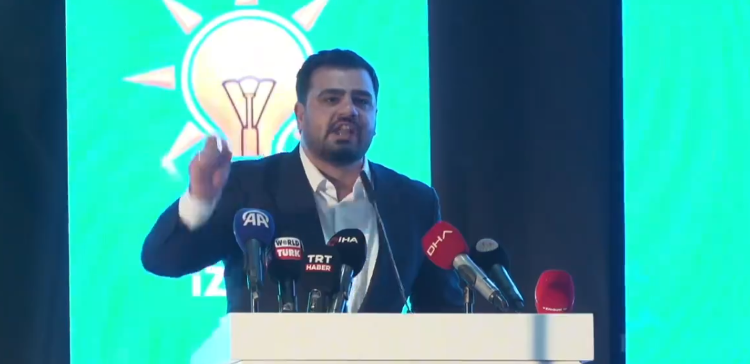 Özgür Özel'e görülmemiş tepki: Öyle saçları boyatıp gözlüğü çıkartmakla olmuyor bu işler...