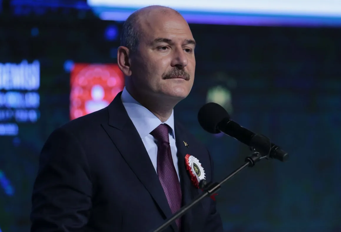 Özgür Özel’e “kahramanım” diyen Arınç faka bastı