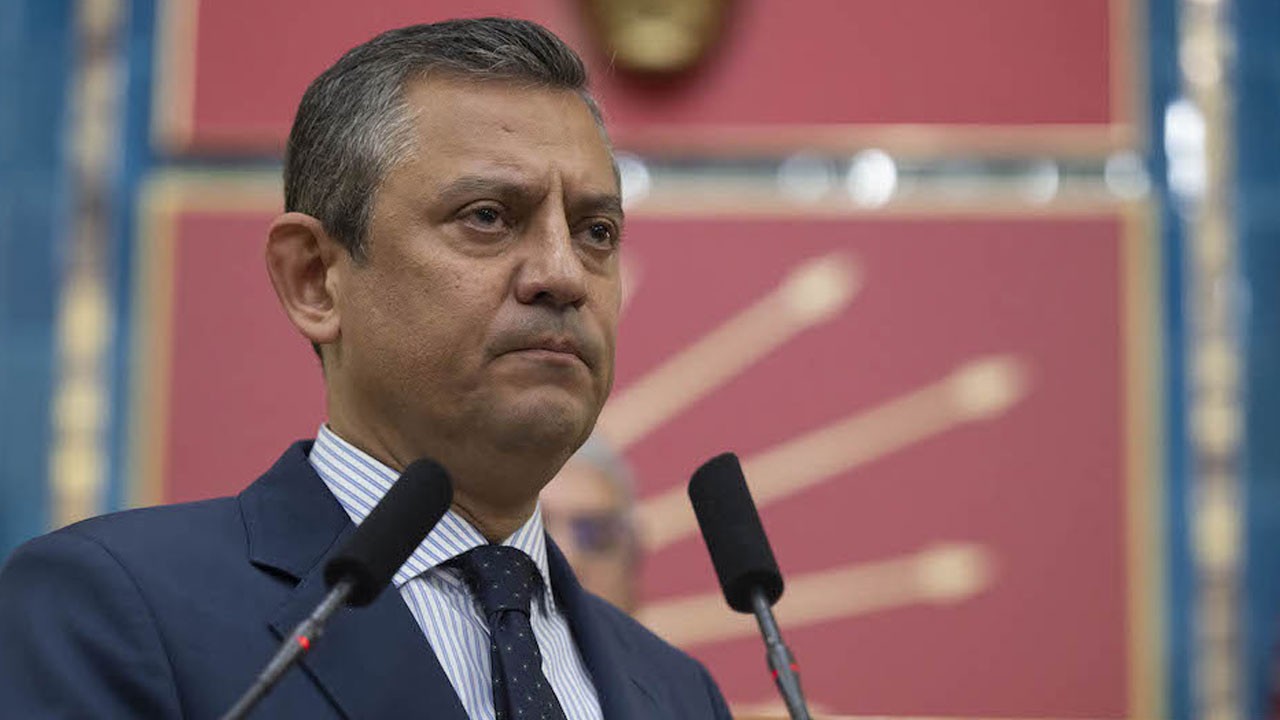 Özgür Özel'in 'ara seçim' çağrısına AK Parti'den cevap: Daha belediyeleri yönetemiyorsun! Ara seçim yok, olmayacak!