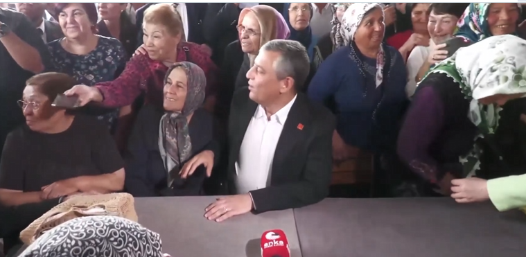 Özgür Özel'in esprisi alay konusu oldu! 'Biz burada kız kıza oturuyoruz'