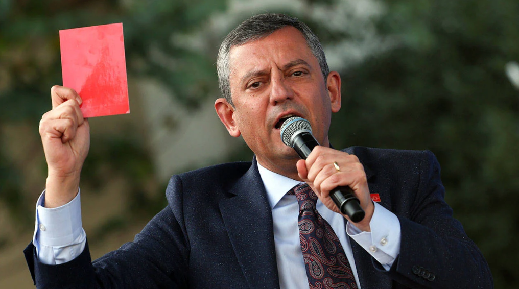 Özgür Özel’in kırmızı kartı! Muhalif medyayı ağlattı!