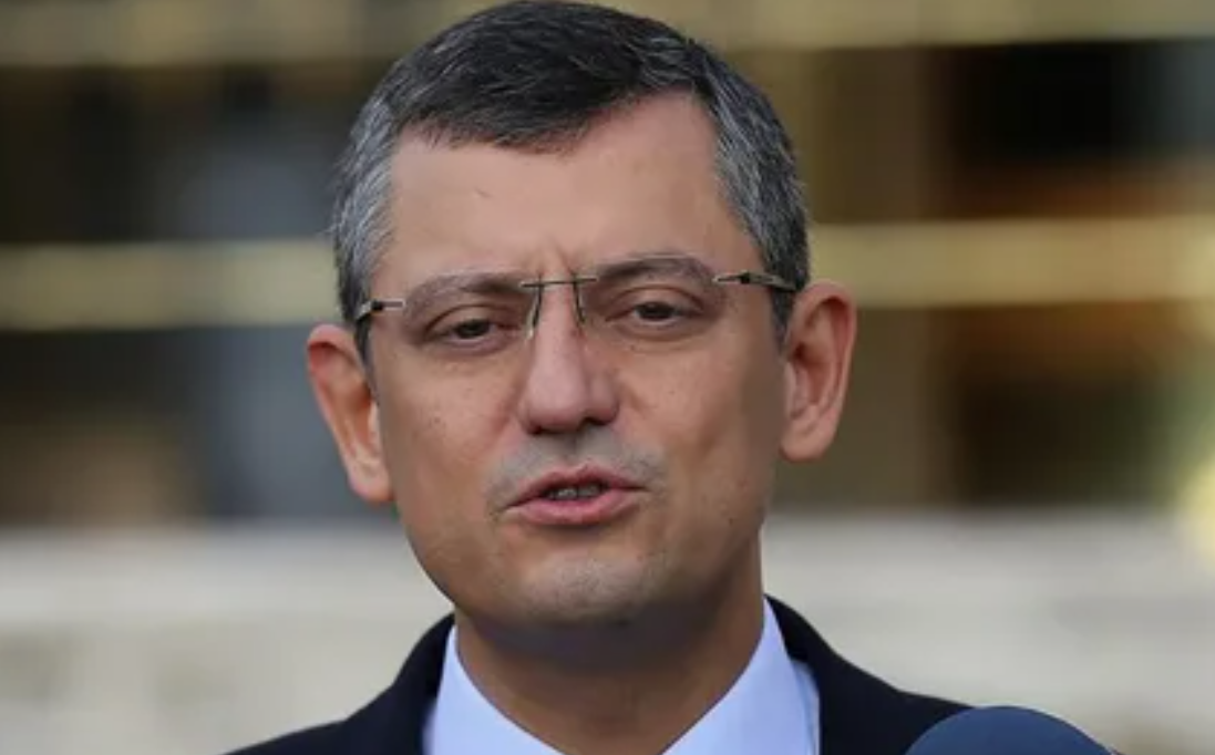 Özgür Özel’le "Bidon Kafa" birbirine girdi! "Bunu sana yedireceğim!"