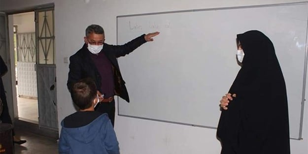 Özgürlük bekçilerine bak hele! Mini eteklisi değil çarşaflısı sorunmuş