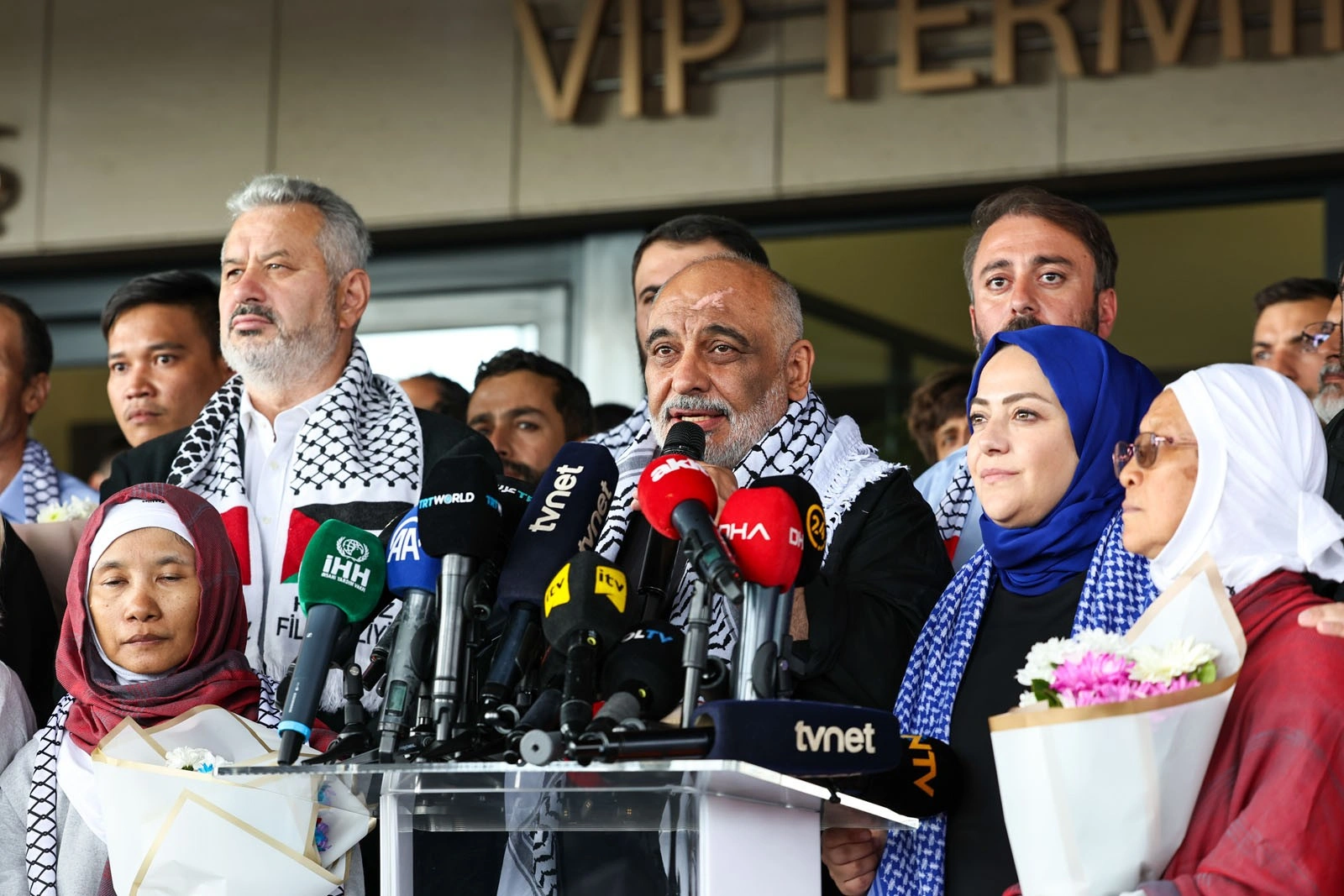 Özgürlük Filosu aktivistleri İstanbul Havalimanı’nda karşılandı