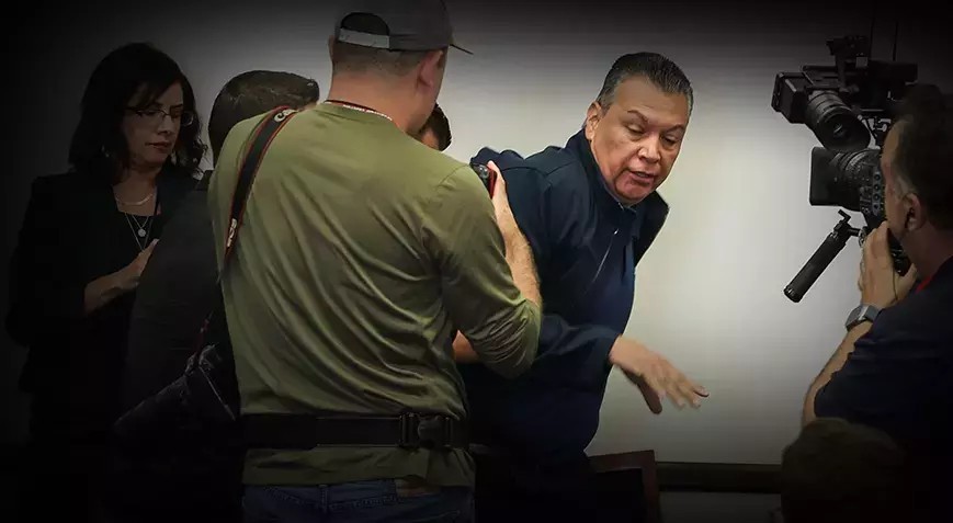 Özgürlükçü ABD’de bakana soru sormak isteyen senatör zorla dışarı çıkarıldı