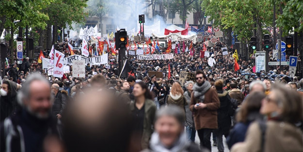 Özgürlükler ülkesi Fransa'dan 