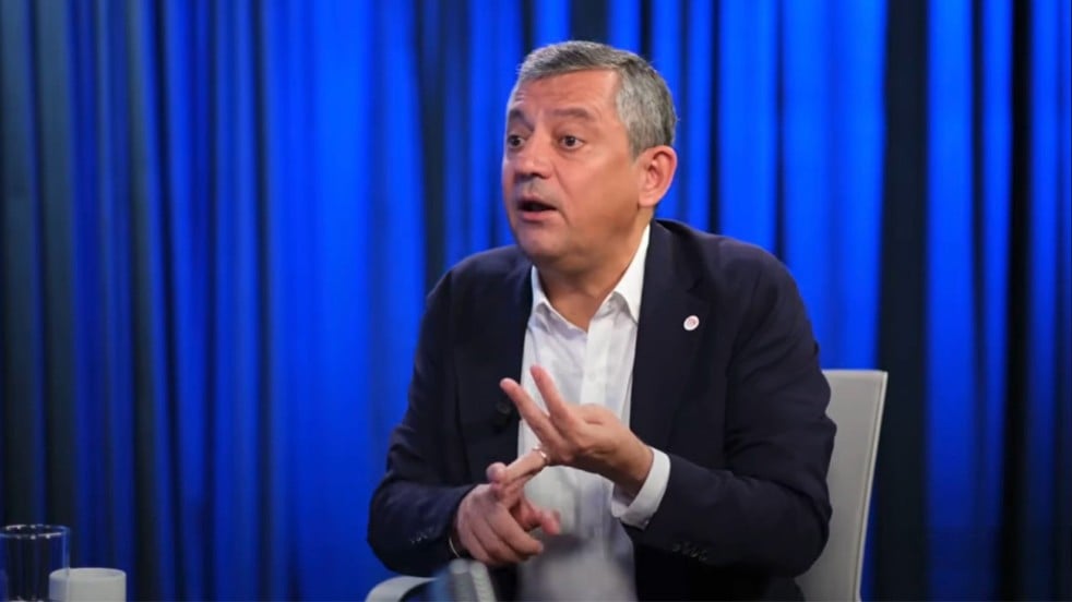 Özgür’ün abdest şovu kısa sürdü: "Ben vakit namazı kılmam"