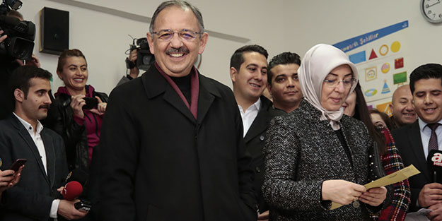 Özhaseki oyunu kullandı! 