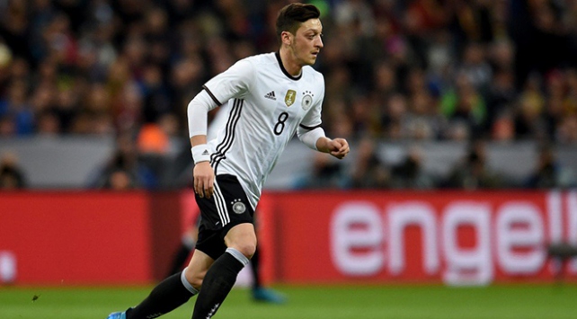 Özil'in Almanya Milli Takımı'nı bırakacağı öne sürüldü