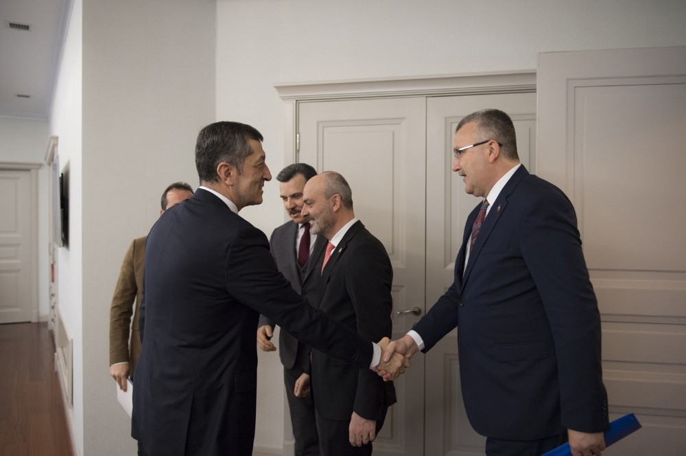 Özkan: “Yeniden inşa edilecek okul otopark meselesini çözebilir” 