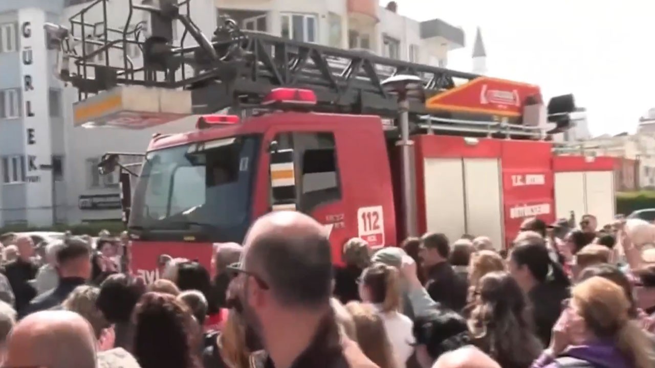 Özlem Çerçioğlu, CHP’lileri itfaiye araçlarıyla kovaladı