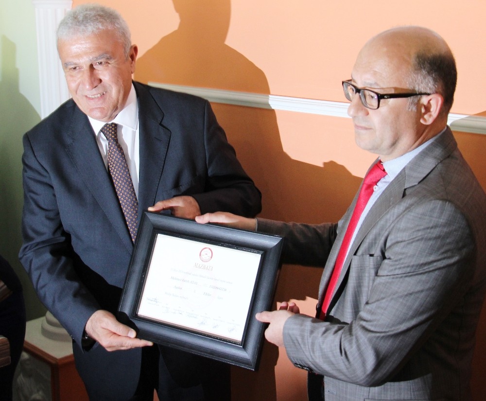 Özlem Çerçioğlu mazbatasını aldı 