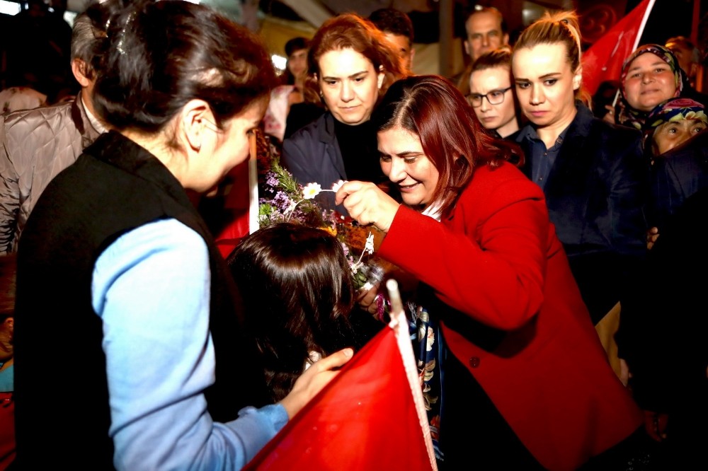 Özlem Çerçioğlu, Tekeler Mahallesinde vatandaşlarla buluştu 