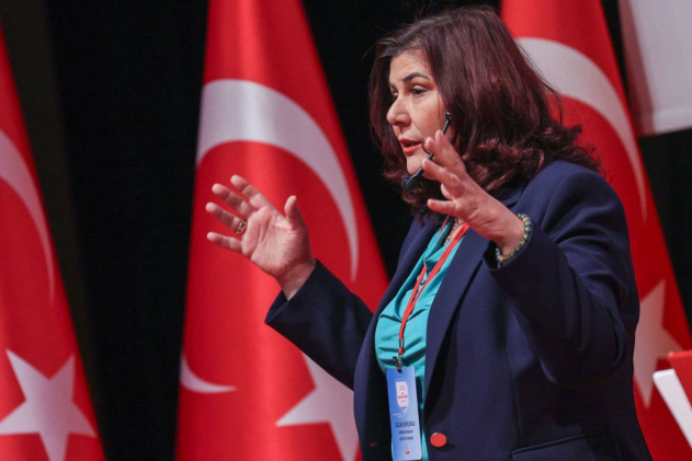 Özlem Çerçioğlu'ndan Özel'e tokat gibi pankart! İmar rantına geçit yok