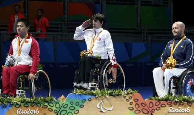 Öztürk altın madalya kazandı