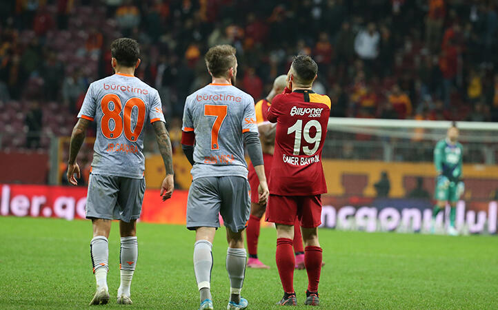 Özür için gittiler yuhalandılar!