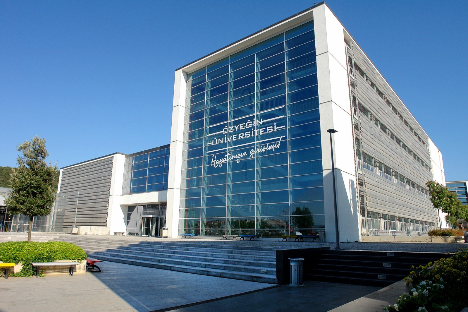 Özyeğin Üniversitesi öğretim elemanları alacak