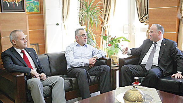 Paçadan tutup aşağı çekme!