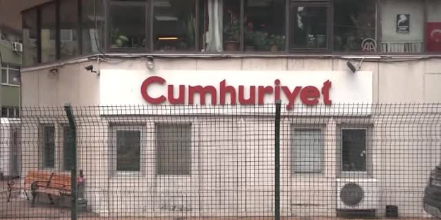 Paçavra Cumhuriyet’ten bir skandal daha!