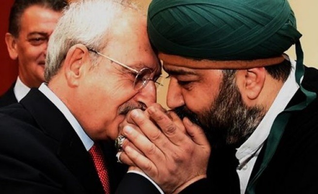 Paçavralar, Bakan Gül'ü hedef aldı! Peki Şeyh eli öpen bu solcu kim?