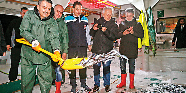 Pakdemirli Ege’de balık avına açıktı