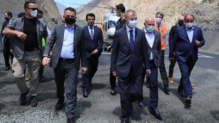 Pakdemirli, Yusufeli Barajı’nda incelemelerde bulundu