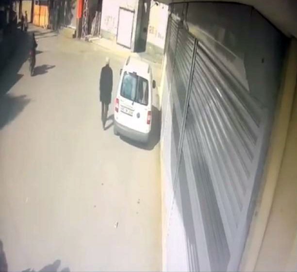 Paketçi kapkaççıyı bisikleti ele verdi 