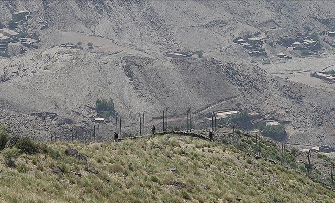 Pakistan, Afganistan topraklarına hava ve kara saldırısı düzenledi!