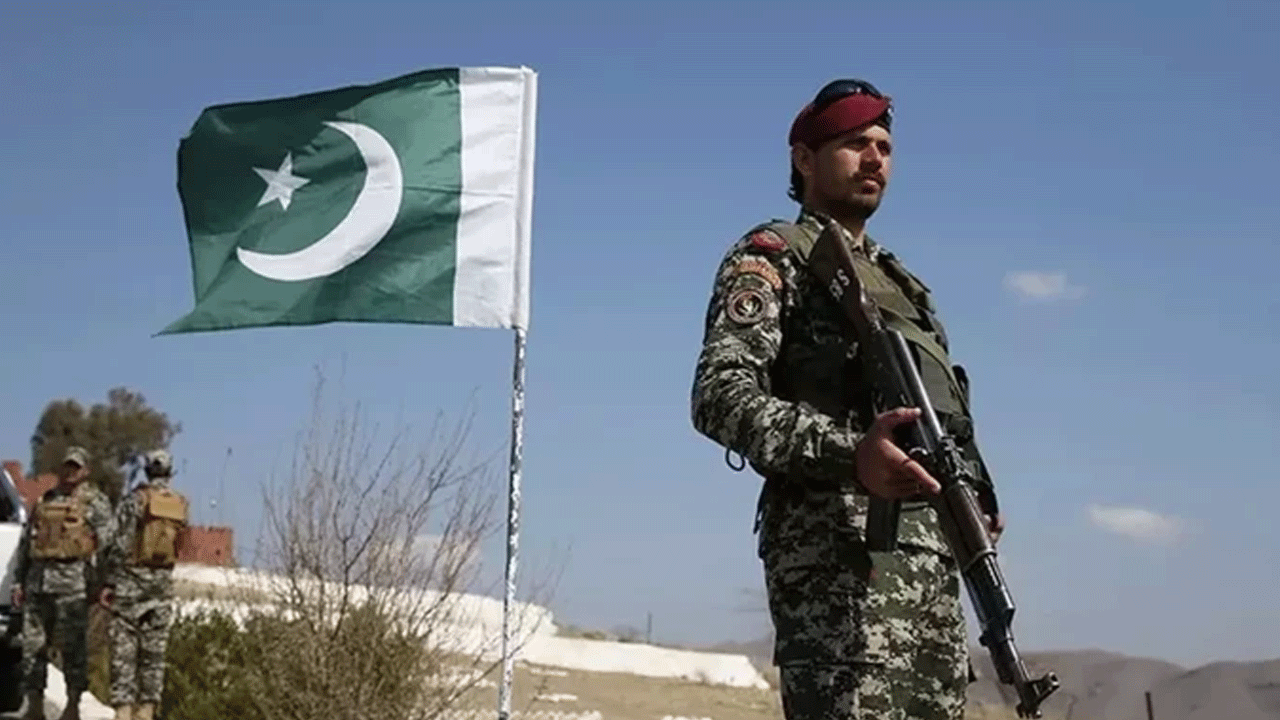 Pakistan Afganistan'ı vurdu!
